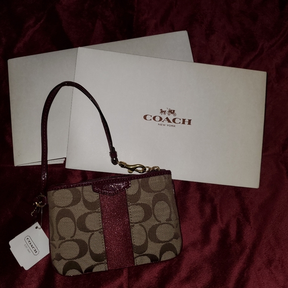 Coach Handbags - Coach wristlet